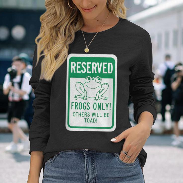 Frogs OnlyOthers Will Be Toad- Frog Pun 長袖Tシャツ 彼女への贈り物