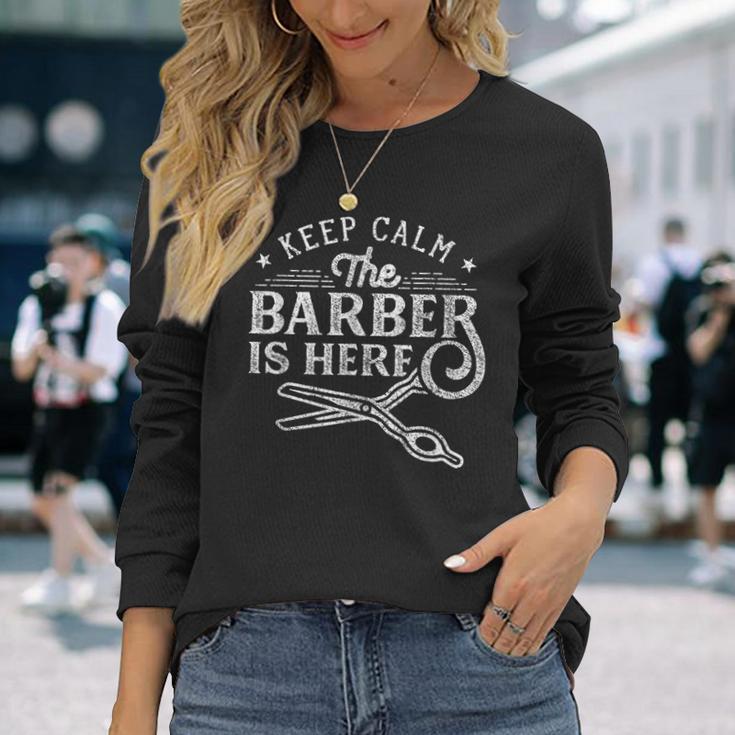 Keep Calm The Barber Is Here ショップ ヘアドレッサー バーバー 長袖Tシャツ 彼女への贈り物