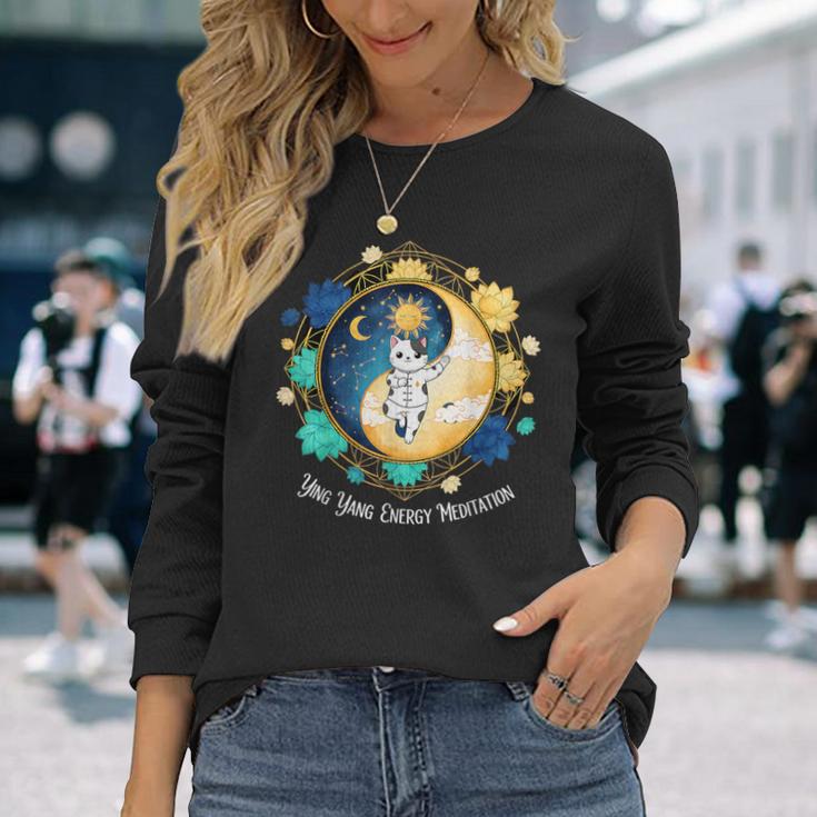 Life Happens 太極拳は猫陰陽エネルギー瞑想を助ける 長袖Tシャツ 彼女への贈り物