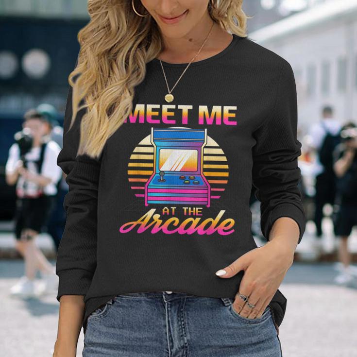 Meet Me At The Arcade Gameraporwave レトロビデオゲーム ゲーマービデオゲーム 長袖Tシャツ 彼女への贈り物