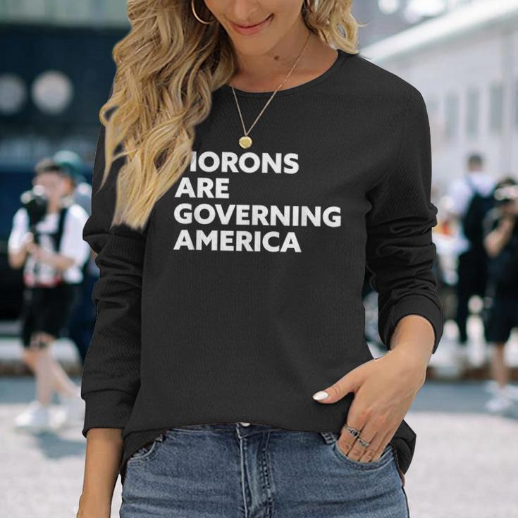 Morons Are Governing America 長袖Tシャツ 彼女への贈り物