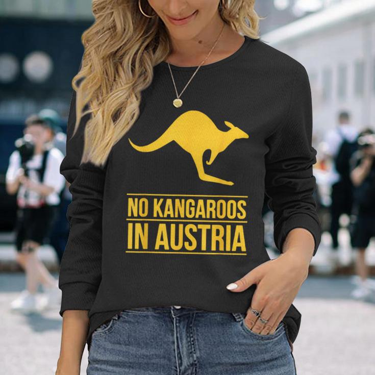No Kangaroos In Austria 長袖Tシャツ 彼女への贈り物