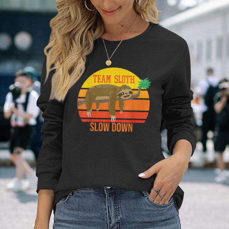 Teamlothlow Down ユニークな怠け者がゆっくり動く動物ギフト 長袖Tシャツ 彼女への贈り物