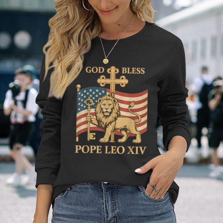 Vatican Pope Leo Xiv God Bless Pope Leo Xiv 長袖Tシャツ 彼女への贈り物