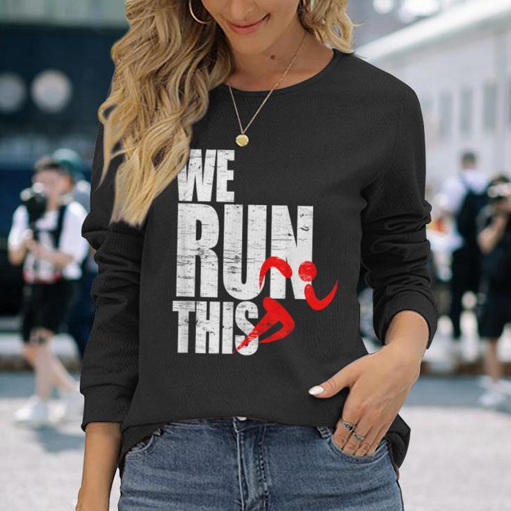 We Run This 我々はこれを実行しますランニング モチベーション マラソン フィットネス ワークアウト ジョギン 長袖Tシャツ 彼女への贈り物