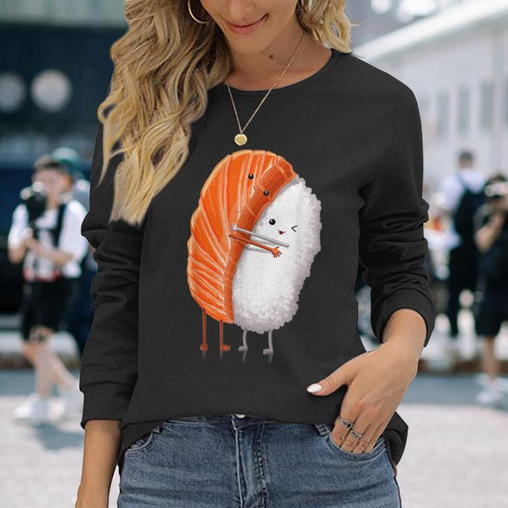 おもしろ寿司 ハグ サーモン かわいい 日本の寿司 カワイイ食べ物 長袖Tシャツ 彼女への贈り物