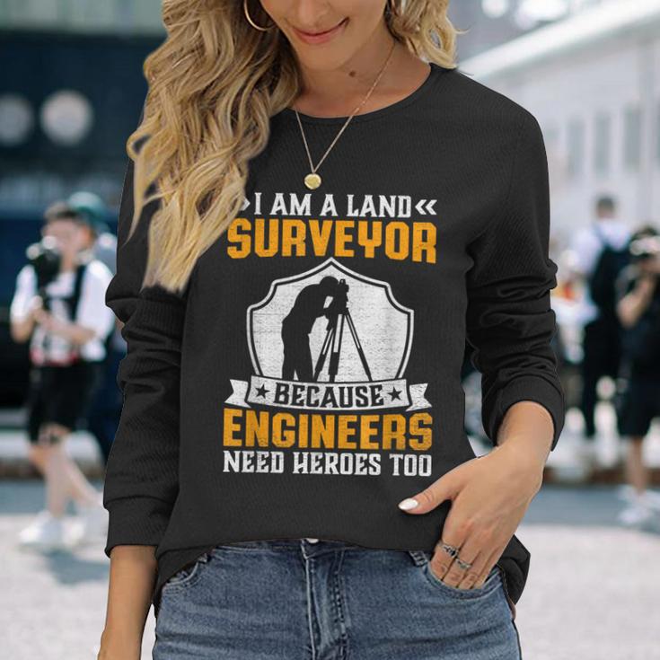 エンジニアにもヒーローが必要だからサーベイヤーになった 長袖Tシャツ 彼女への贈り物