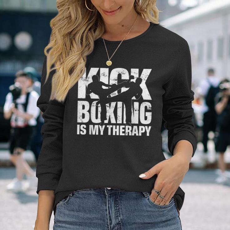 キックボクシングは私の治療法、キックボクシングの試合モチーフのキックボクサー 長袖Tシャツ 彼女への贈り物