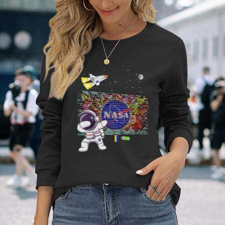 キッズ Nasaグラフィティアート宇宙飛行士キッドダビングスペースシャトルクール 長袖Tシャツ 彼女への贈り物