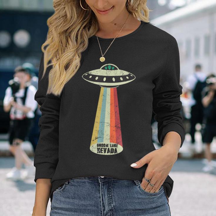 グルームネバダ湖レトロトップシークレットエリア 51 Ufo Uap エイリアン 長袖Tシャツ 彼女への贈り物