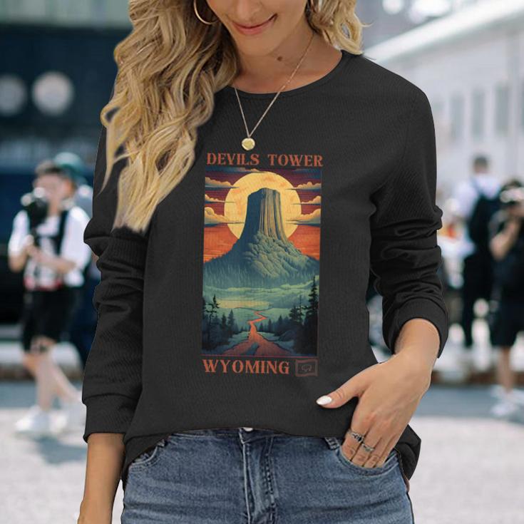 デビルズ タワー モニュメント ワイオミング 長袖Tシャツ 彼女への贈り物