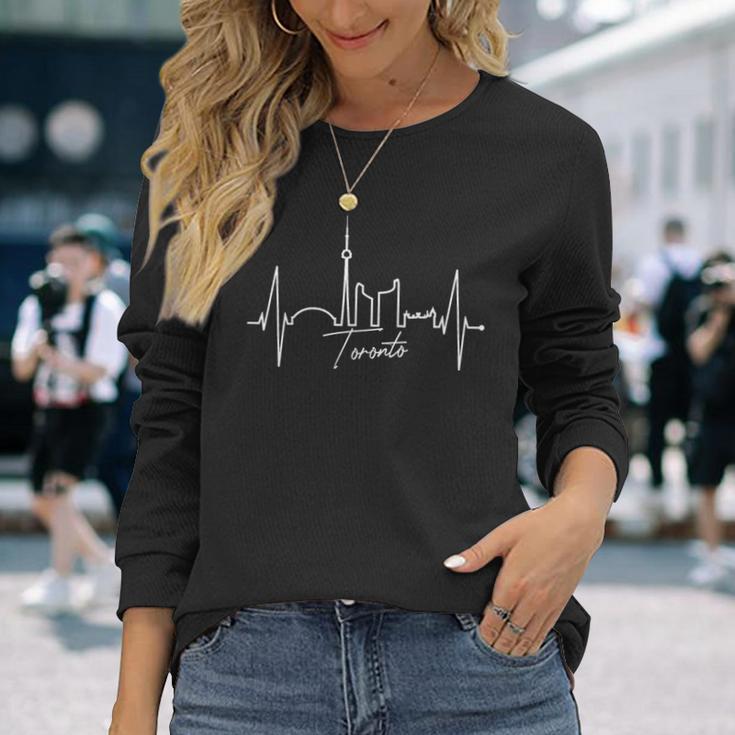 トロント スカイライン ハートビート カナダ ファン 愛 カナダ人 トロントi Love Toronto 長袖Tシャツ 彼女への贈り物