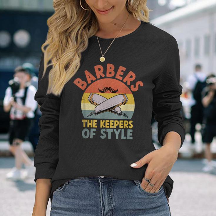 バーバーズスカルプティングの自信をすべての切り取ったヘアスタイルに。 長袖Tシャツ 彼女への贈り物