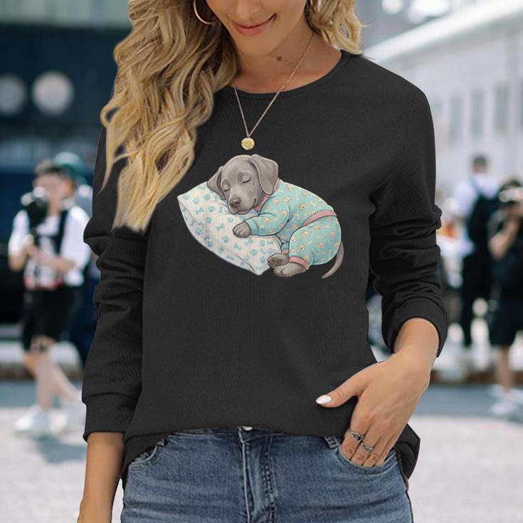 パジャマで寝ているかわいいワイマラナー犬就寝アート 長袖Tシャツ 彼女への贈り物