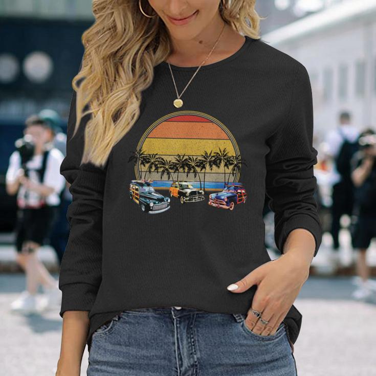 ビーチのレトロな車 ヴィンテージ グランジサンセット 長袖Tシャツ 彼女への贈り物
