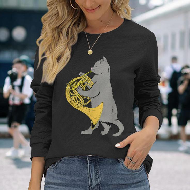 フレンチホルンを弾く猫 クール ミュージシャン オーケストラ 長袖Tシャツ 彼女への贈り物