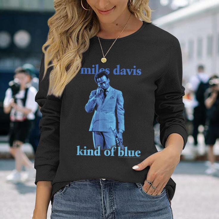 マイルス・デイビスの青い色相の写真 長袖Tシャツ 彼女への贈り物