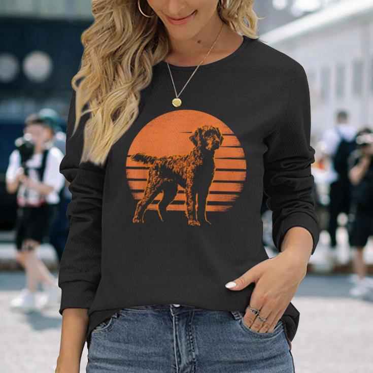 レトロ デザイン カーリー コーテッド レトリバー犬 長袖Tシャツ 彼女への贈り物