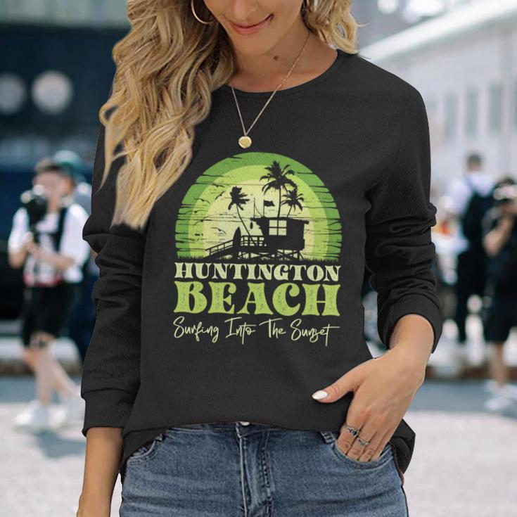 レトロなハンティントンビーチサンセットサーフシーン 長袖tシャツ 長袖Tシャツ 彼女への贈り物