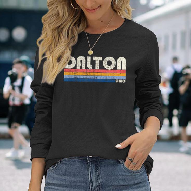 ヴィンテージ レトロ 70年代80年代スタイル オハイオ州ダルトンの故郷 長袖Tシャツ 彼女への贈り物
