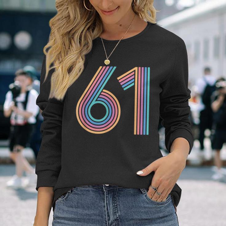 数字 61 61周年記念 男女 61歳の誕生日 長袖Tシャツ 彼女への贈り物