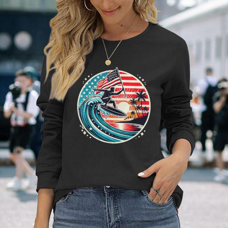 最高のサーフグラフィック アメリカ国旗 サーフィン サーフボード バケーション 長袖Tシャツ 彼女への贈り物