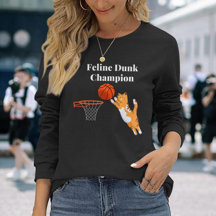 猫ダンク チャンピオン バスケットボールを踊る猫 長袖Tシャツ 彼女への贈り物