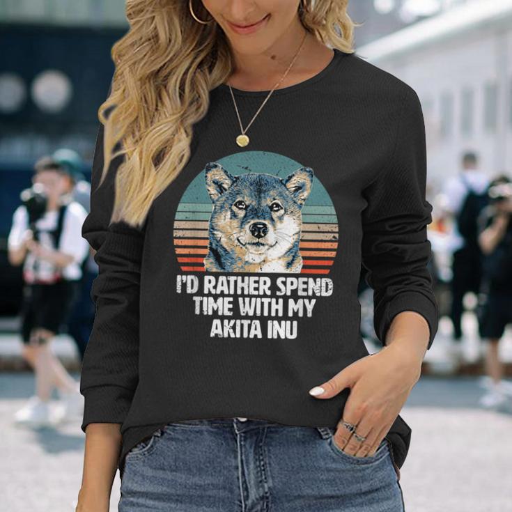 秋田犬と時間を過ごしたい 面白い秋田犬。 長袖Tシャツ 彼女への贈り物