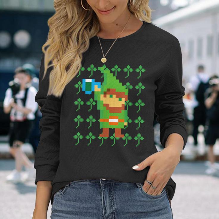聖パトリックデー 乾杯 ピクセルアート シャムロック ドット絵 レトロゲーム 長袖Tシャツ 彼女への贈り物