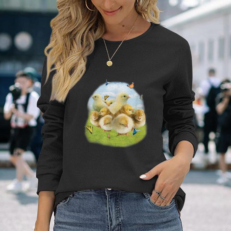 蝶 ひよこ 蝶 かわいい鶏 長袖Tシャツ 彼女への贈り物