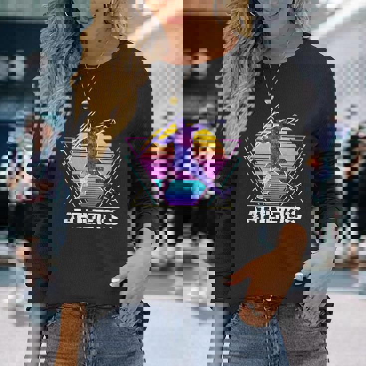 陸上競技 やり投げ スポーツ レトロ ヴィンテージaporwave 90 年代 長袖Tシャツ 彼女への贈り物