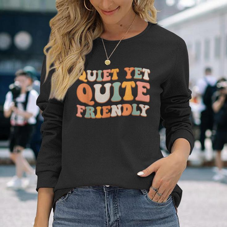 静かでありながらとても親しみやすいです 長袖Tシャツ 彼女への贈り物