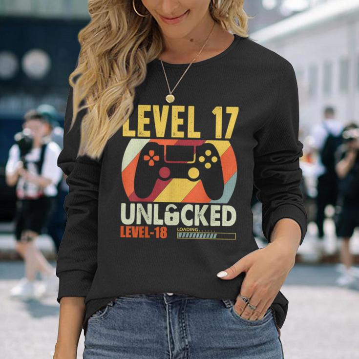 面白い17歳の誕生日 17歳 ギフト レベル17 アンロック 長袖Tシャツ 彼女への贈り物