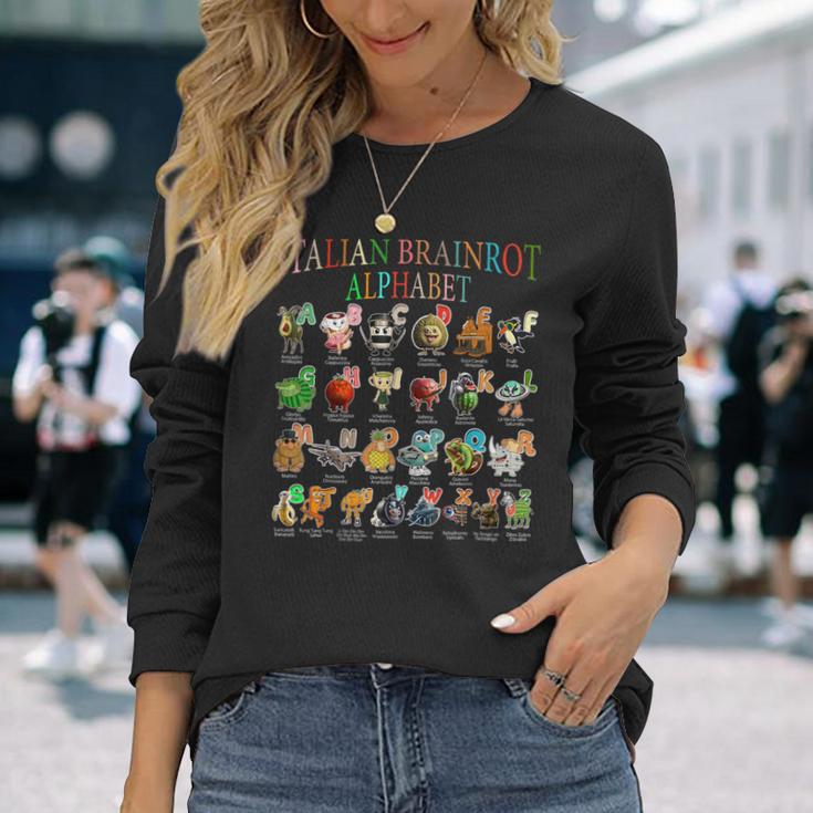 面白いイタリアンブレインロットキャラクターアルファベットミームブレインロット。 長袖Tシャツ 彼女への贈り物