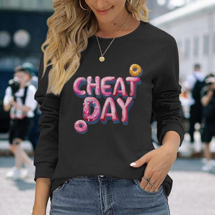 面白いチートデイスピーチ 長袖Tシャツ 彼女への贈り物
