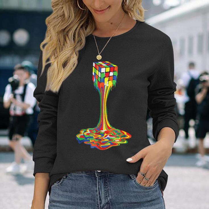 面白い溶けるルービックルービックスルービックスプレイヤーキューブ愛好家。 長袖Tシャツ 彼女への贈り物