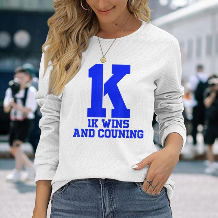 1Kコーチkボールドが勝ち、数え切れないほどのバスケットボール 長袖Tシャツ 彼女への贈り物