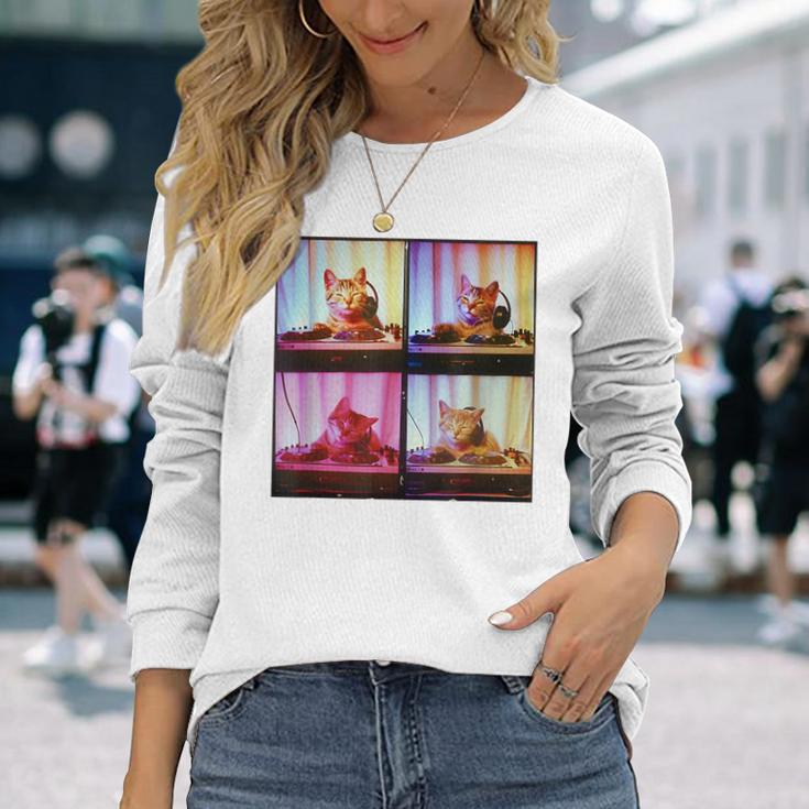 Dj Cat On Decks Cat Dj スクラッチ ターンテーブル カラフル Edm 長袖Tシャツ 彼女への贈り物
