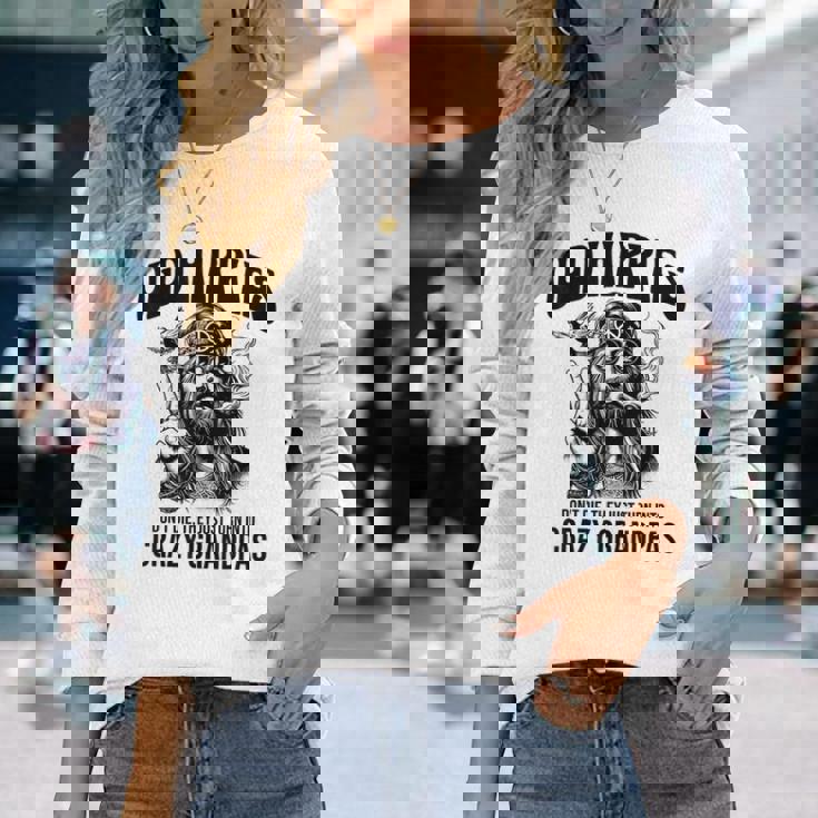 Old Hippies Don't Die They Turn Into Crazy Grandpas 長袖Tシャツ 彼女への贈り物