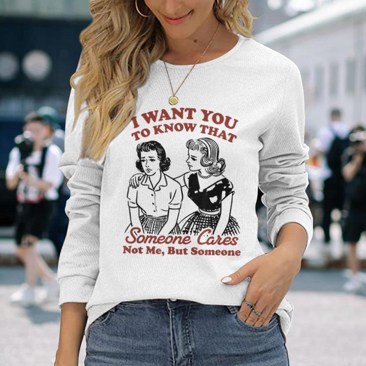 誰かが私ではなく誰かを気にかけていることを知ってほしい 長袖Tシャツ 彼女への贈り物