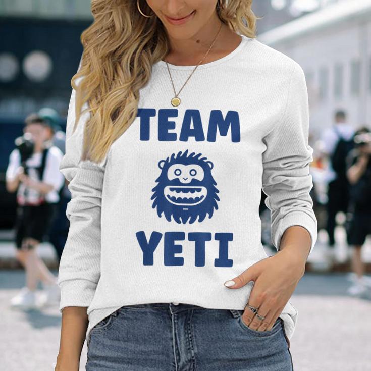 野獣のイエティ 忌まわしい雪だるまのユーモア 私はイエティが大好き Team Yeti 長袖Tシャツ 彼女への贈り物