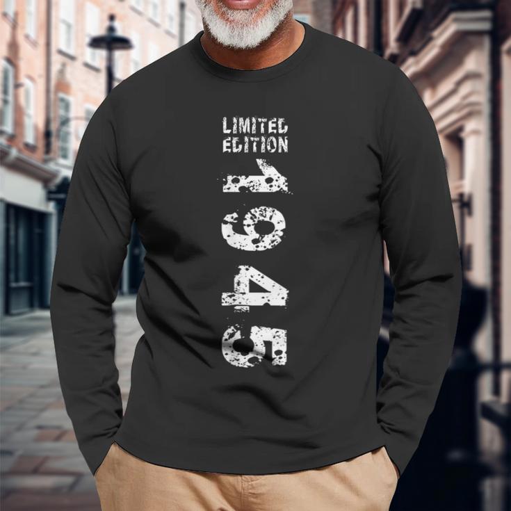 1945 誕生日ギフトアイデア ヴィンテージエディション 1945年生まれ。 長袖Tシャツ 高齢者への贈り物
