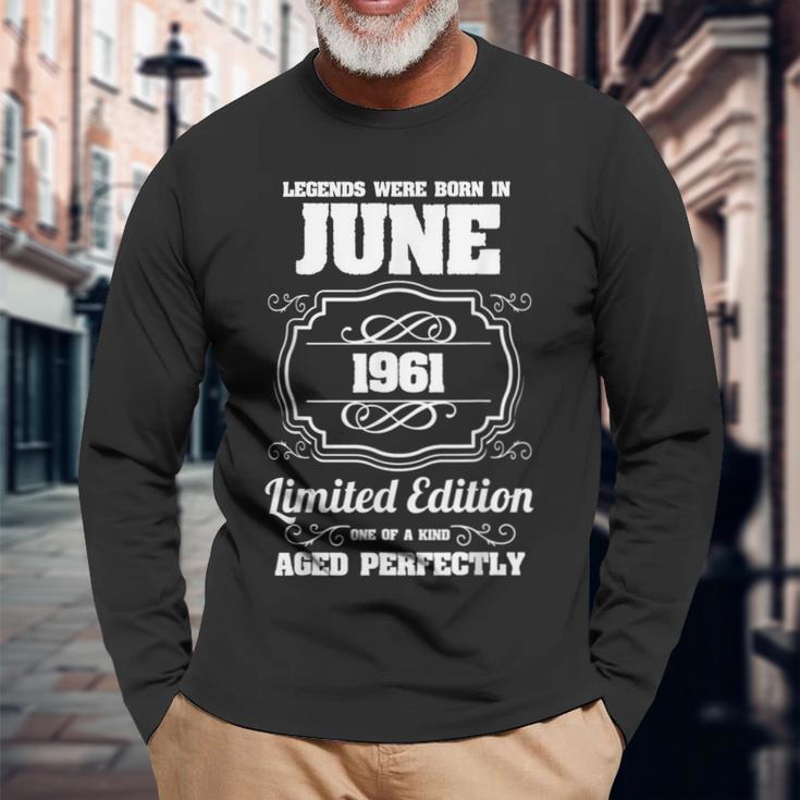 1961年6月生まれのレジェンドたち 60歳の誕生日 長袖Tシャツ 高齢者への贈り物