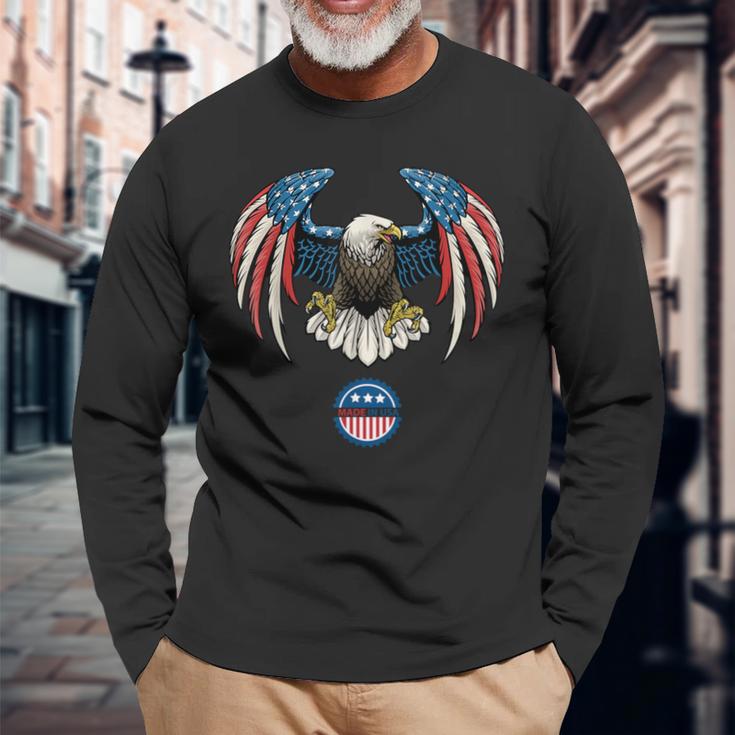Abstract Unitedtates Of America Wild Eagle With Usa Flag 長袖Tシャツ 高齢者への贈り物