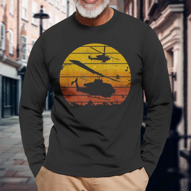 Ah-1Ziper Attack ヘリコプター イラク砂漠 サンライズ ビンテージ 長袖Tシャツ 高齢者への贈り物