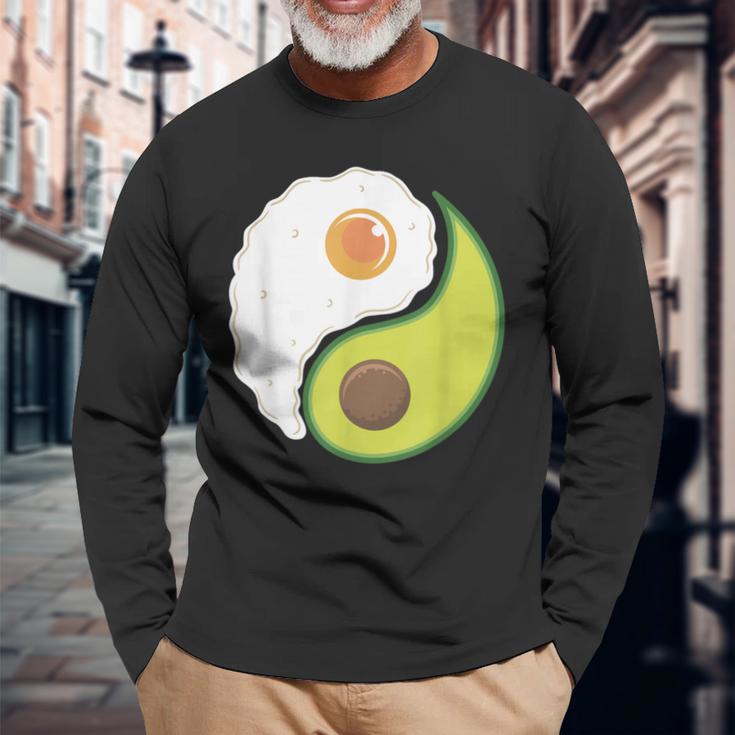 Avocado And Eggs Keto Diet Healthy Eating Yin Yang Yin Yang 長袖Tシャツ 高齢者への贈り物