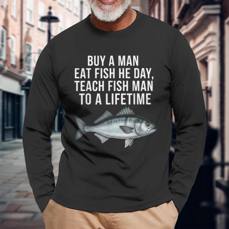Buy A Man Eat Fish He Day Teaching Fish Man To A Lifetime Fish 長袖Tシャツ 高齢者への贈り物