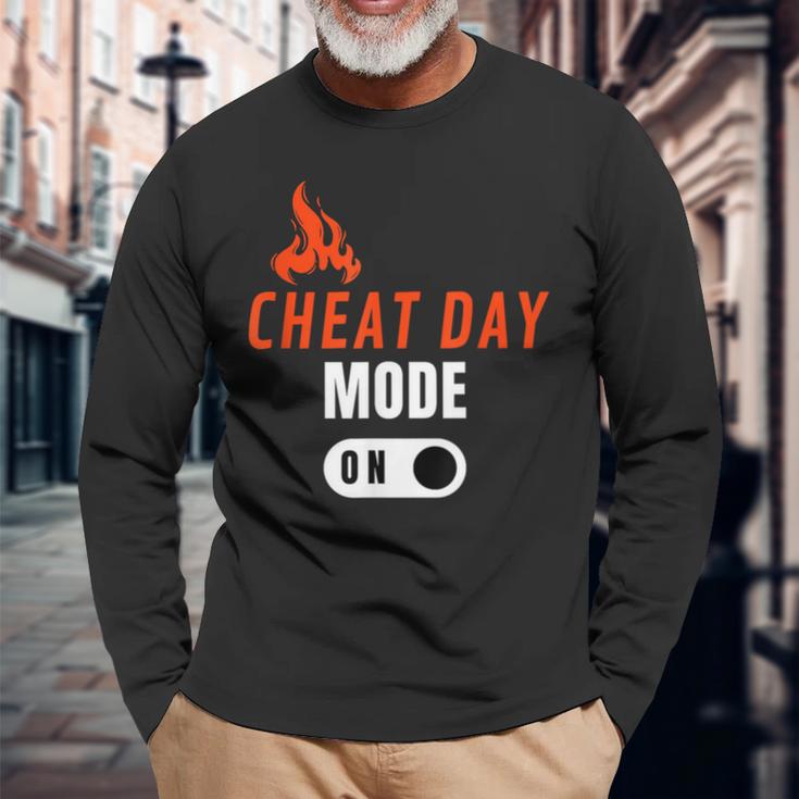 Cheat Day 高カロリー おもしろダイエット 長袖Tシャツ 高齢者への贈り物