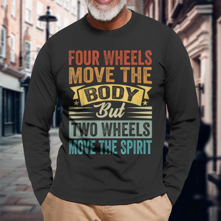 Four Wheels Move The Body But Two Wheels Move Thepirit 長袖Tシャツ 高齢者への贈り物