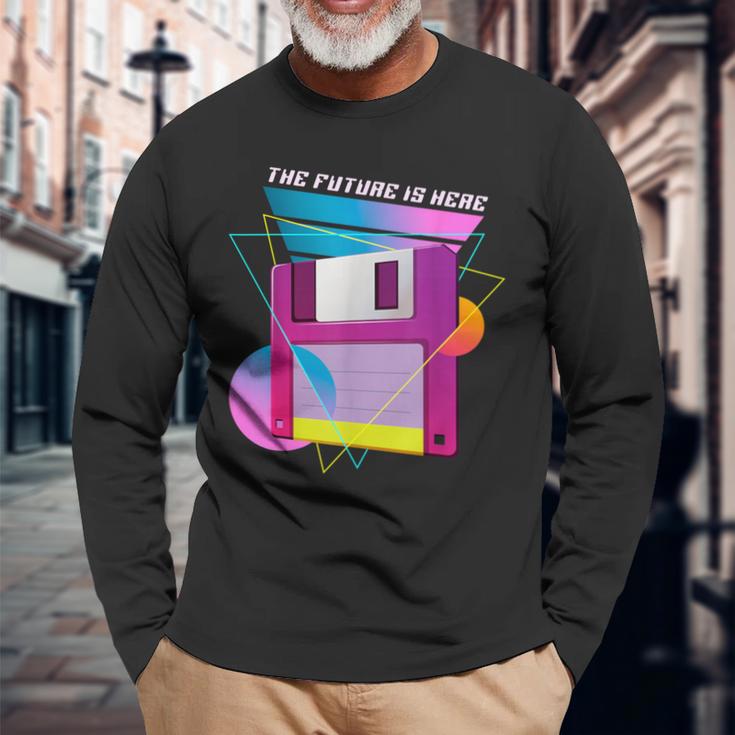 The Future Is Here フロッピーディスクディスクディスクレトロ80年代vaporwave 長袖Tシャツ 高齢者への贈り物